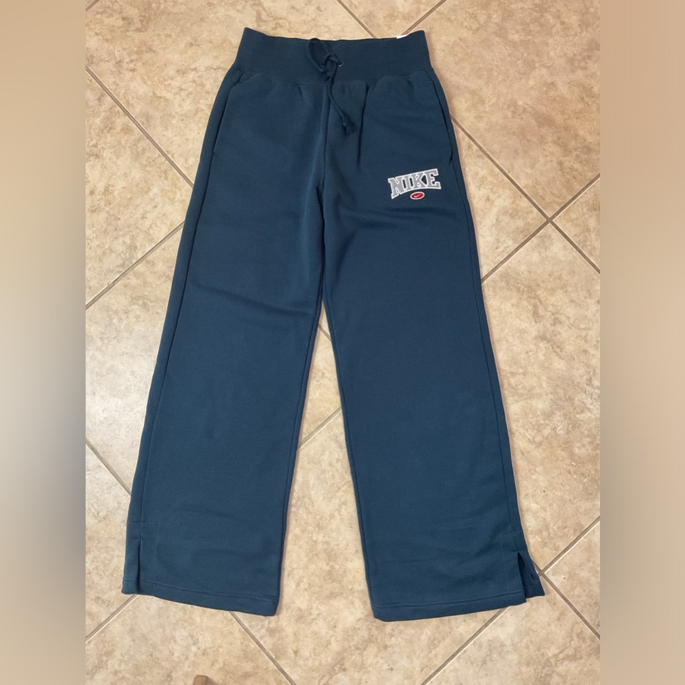New with Tags Nike Sportwear Wide Fleece Pants in Navy Blue, Size S